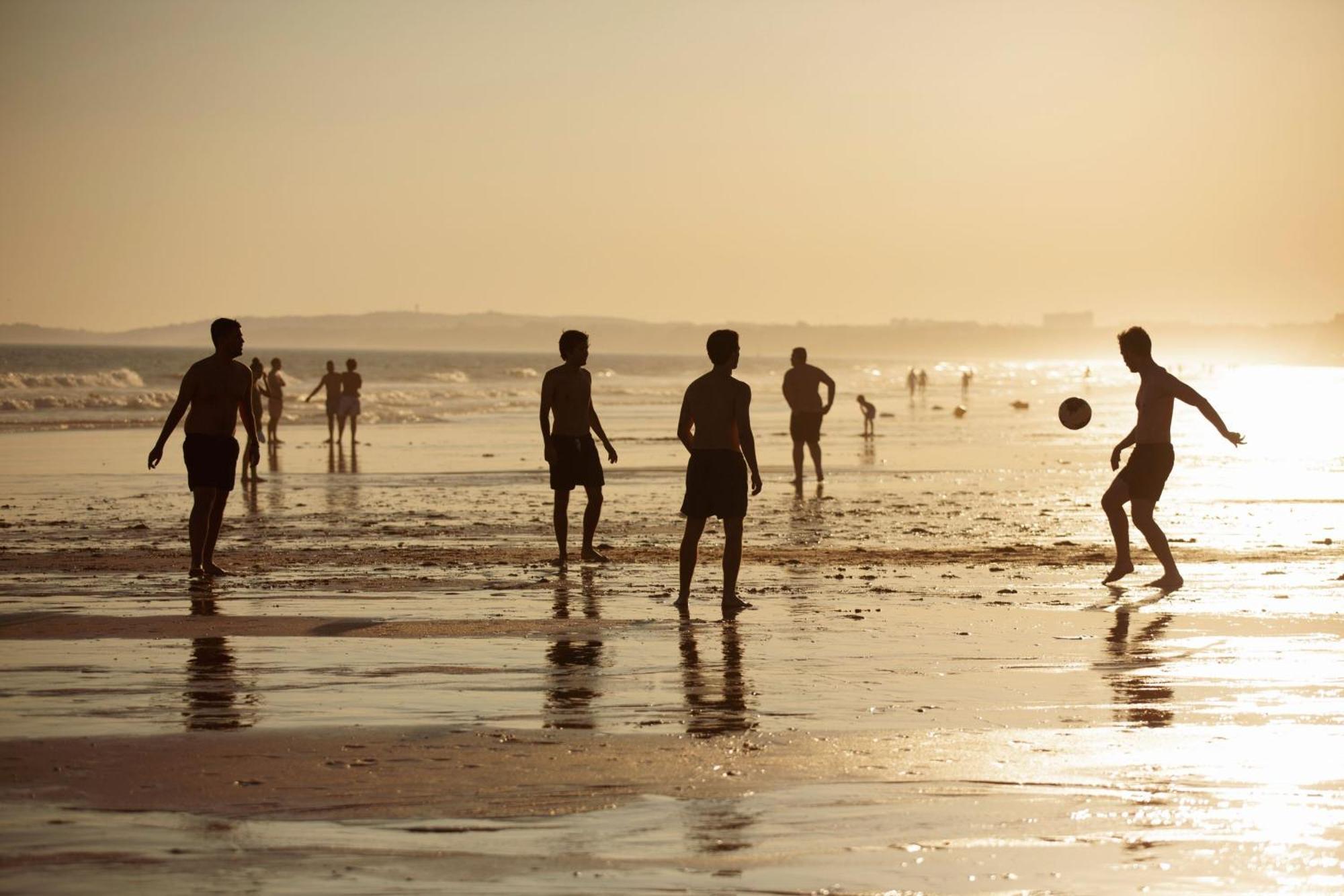 Domes Lake Algarve, Autograph Collection Віламора Екстер'єр фото Football on the beach