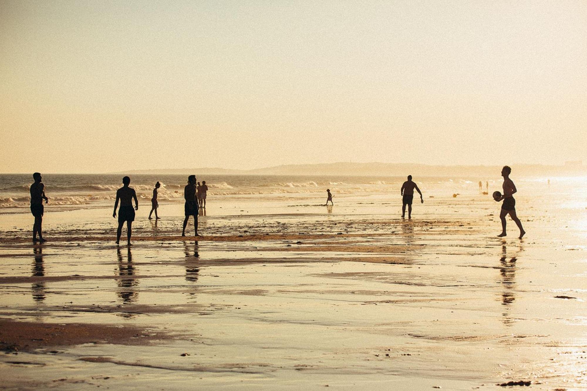 Domes Lake Algarve, Autograph Collection Віламора Екстер'єр фото Children playing football on the beach