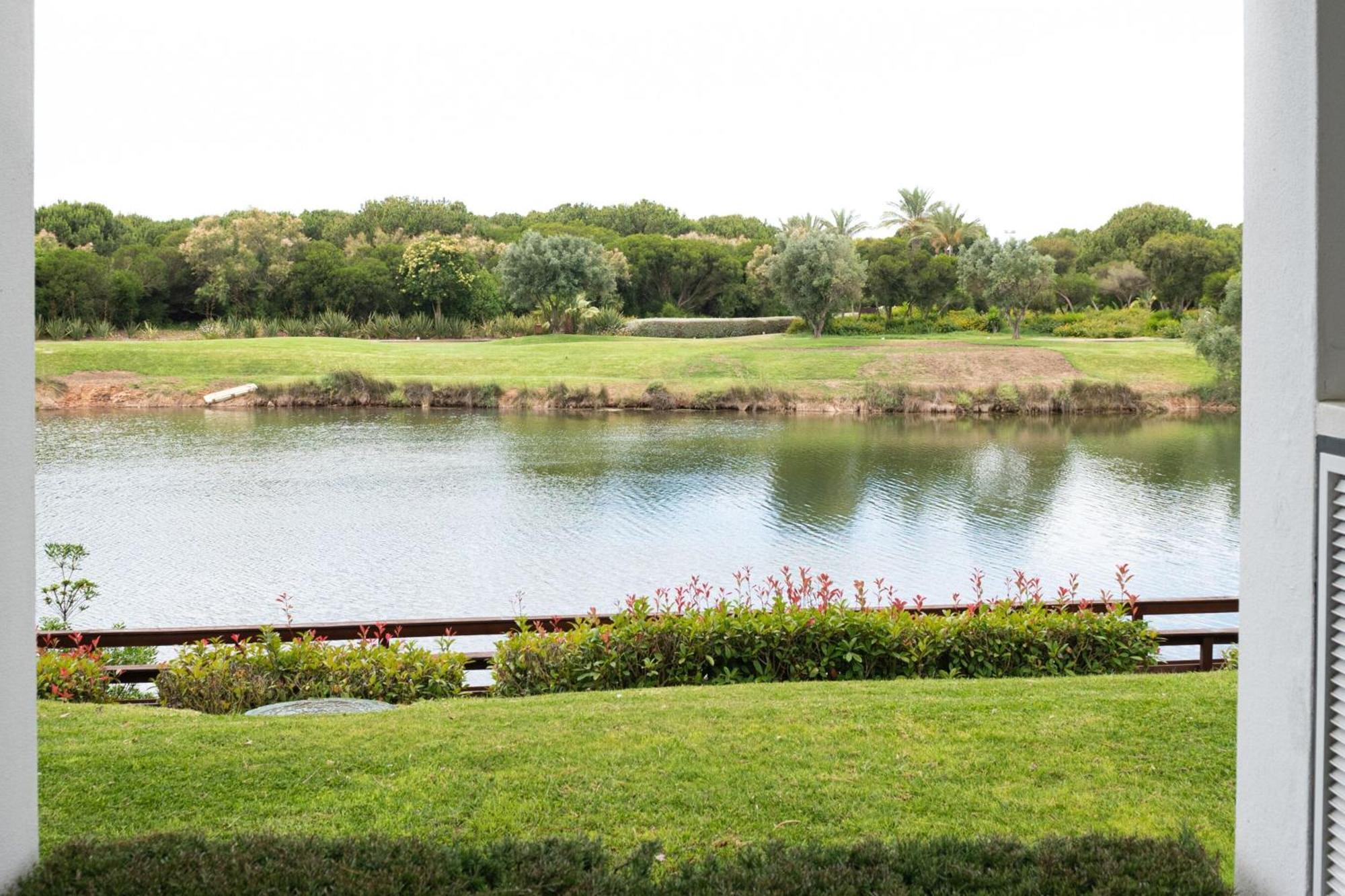 Domes Lake Algarve, Autograph Collection Віламора Екстер'єр фото The 18th hole at the 2007 PGA Championship